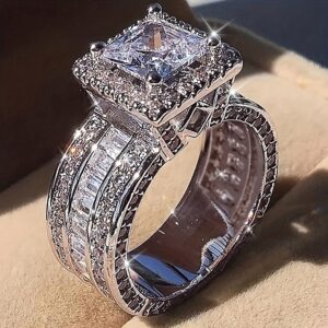 Shiny Halo Ring Inlaid Square Cut Shiny zirconia Elegant Wedding Engagement Promise Ring For Women Valentine's Day Jewelry