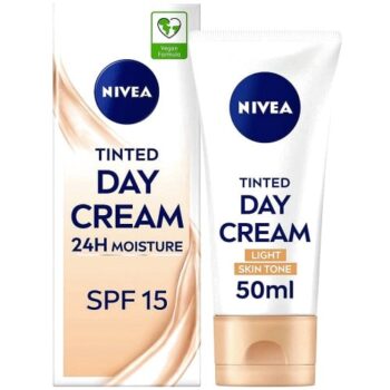 Nivea Tinted Day Cream with Vitamin E SPF15 (50ml)