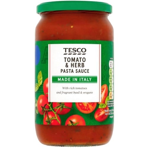 TESCO TOMATO AND HERB PASTA SAUCE (700g)